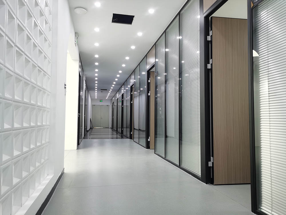 �����������܏S